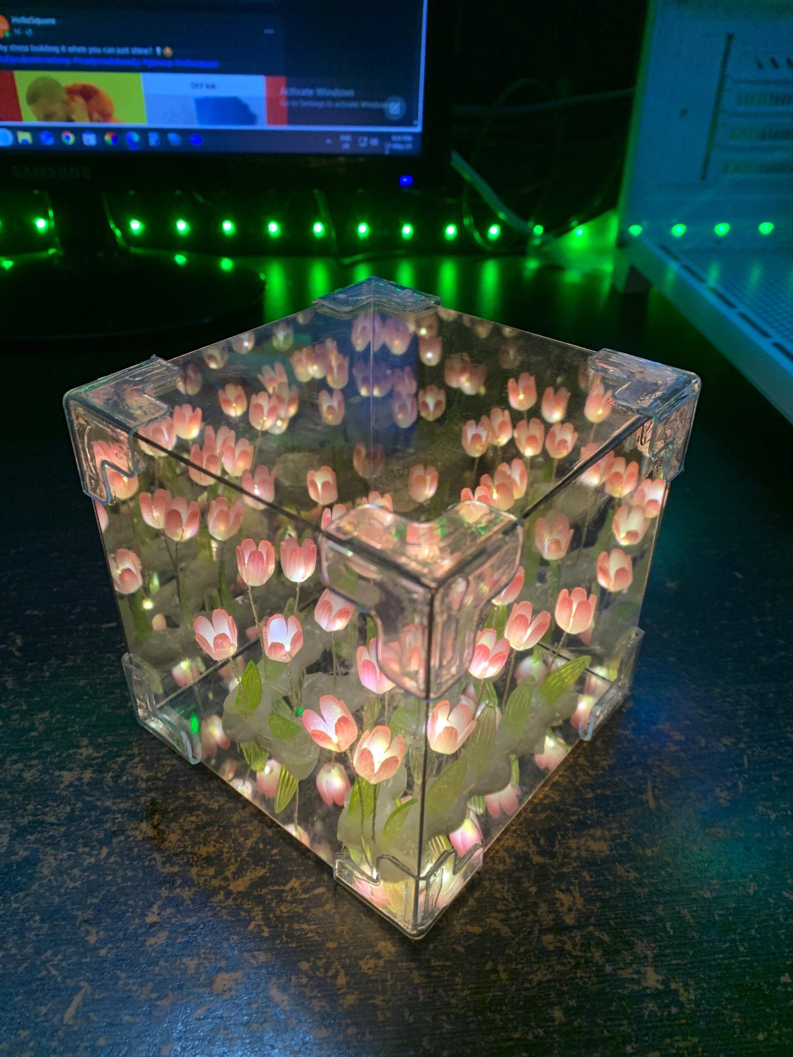 Tulip Cube Mirror Lamp | Complete Product - Image 7